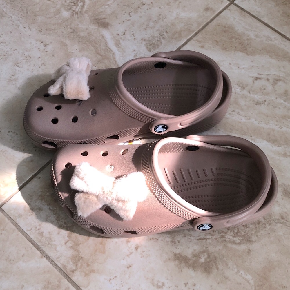 NWT CROCS with Bows size 8 Women’s